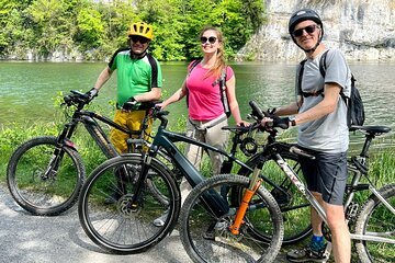 Daytrip to Swiss Villages: Interlaken Grindelwald & Lauterbrunnen 5 4 Lakes E-Bike Guided Tour and Lake Cruise